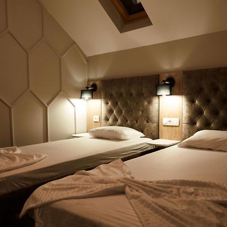 Amico Hotel Pristina Exteriör bild