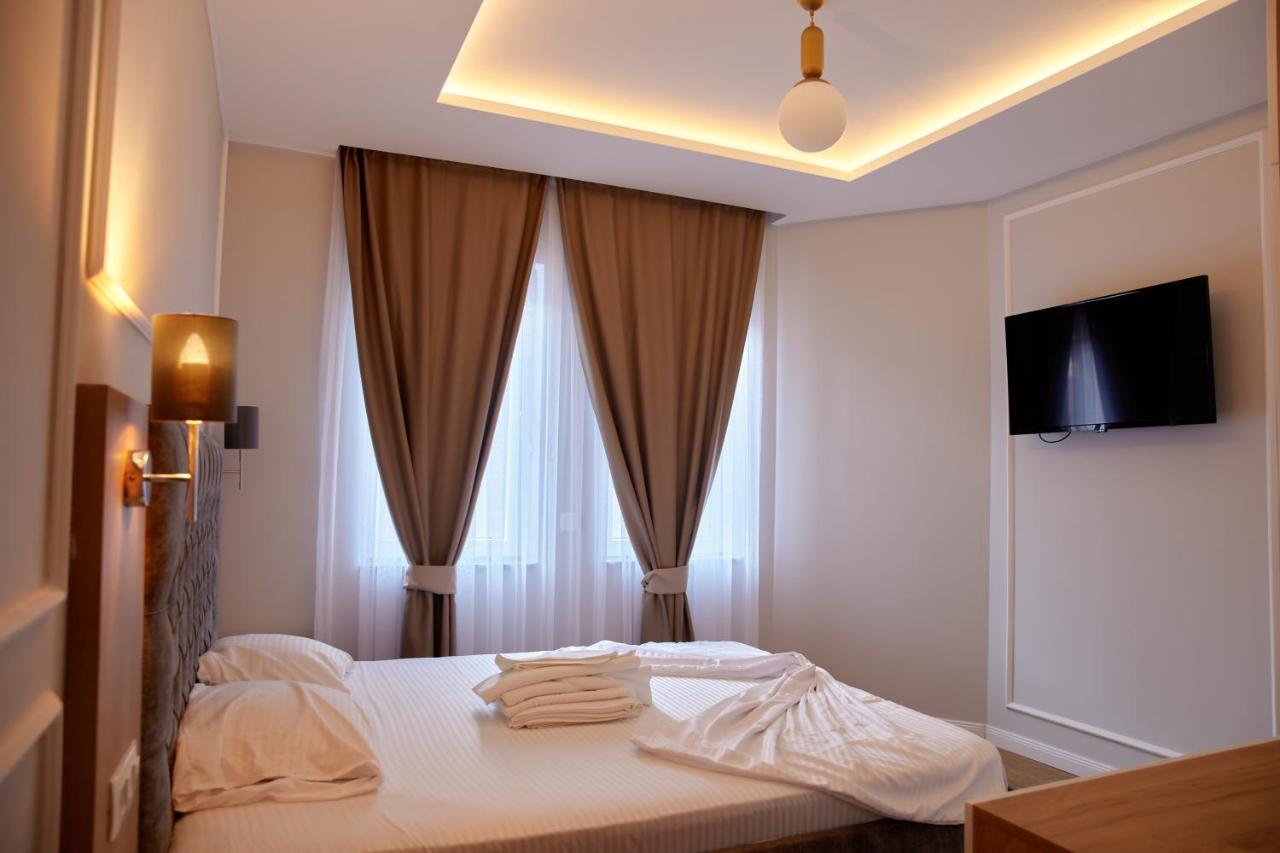 Amico Hotel Pristina Exteriör bild