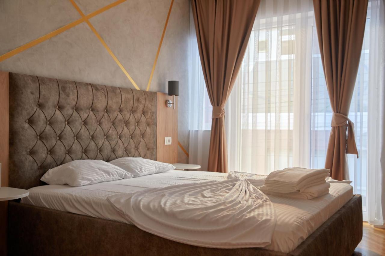 Amico Hotel Pristina Exteriör bild