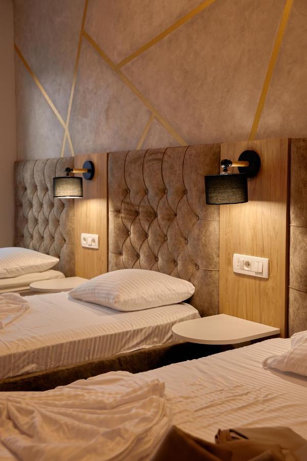 Amico Hotel Pristina Exteriör bild