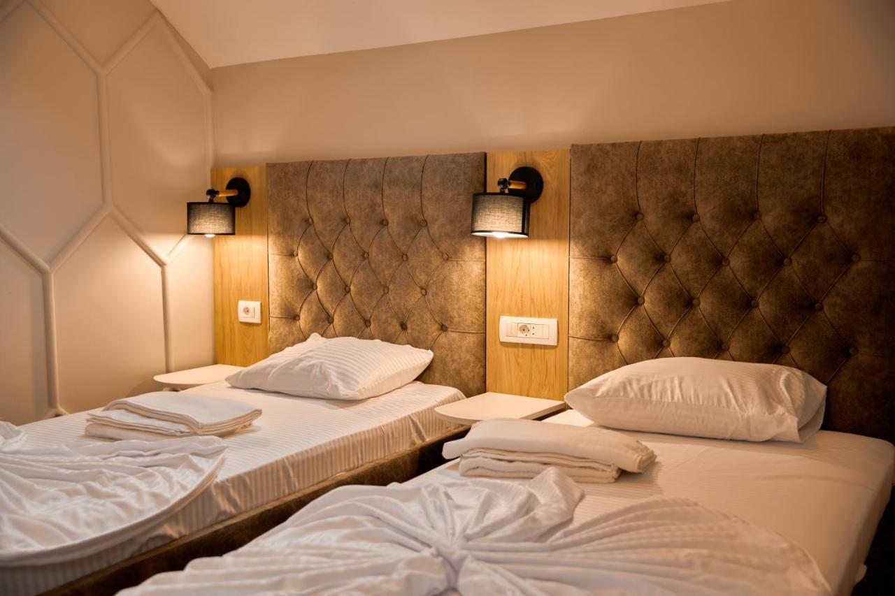 Amico Hotel Pristina Exteriör bild