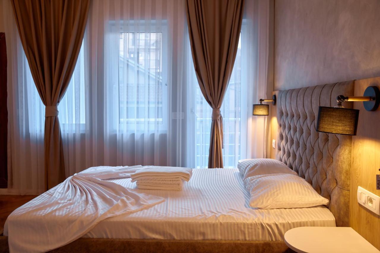 Amico Hotel Pristina Exteriör bild