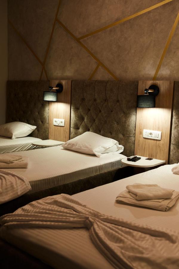 Amico Hotel Pristina Exteriör bild