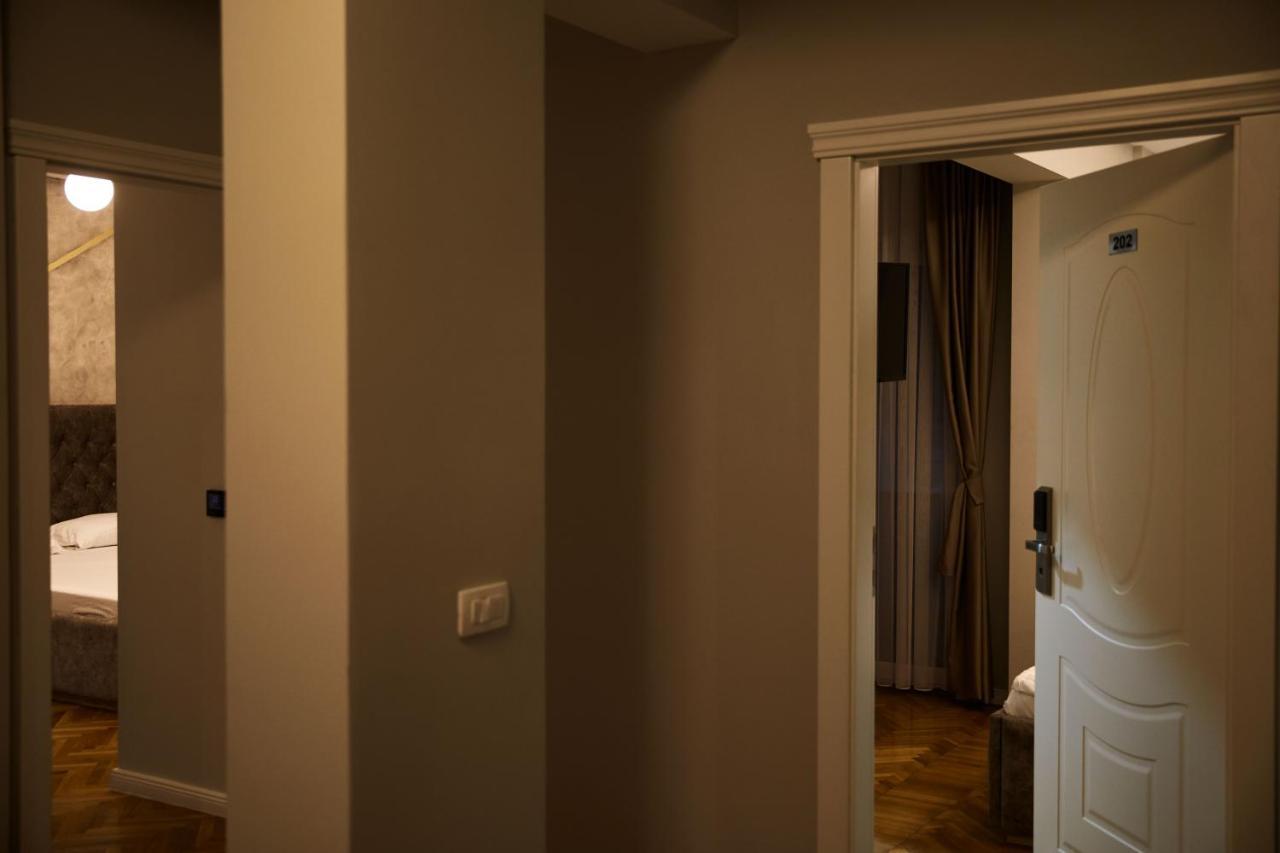 Amico Hotel Pristina Exteriör bild