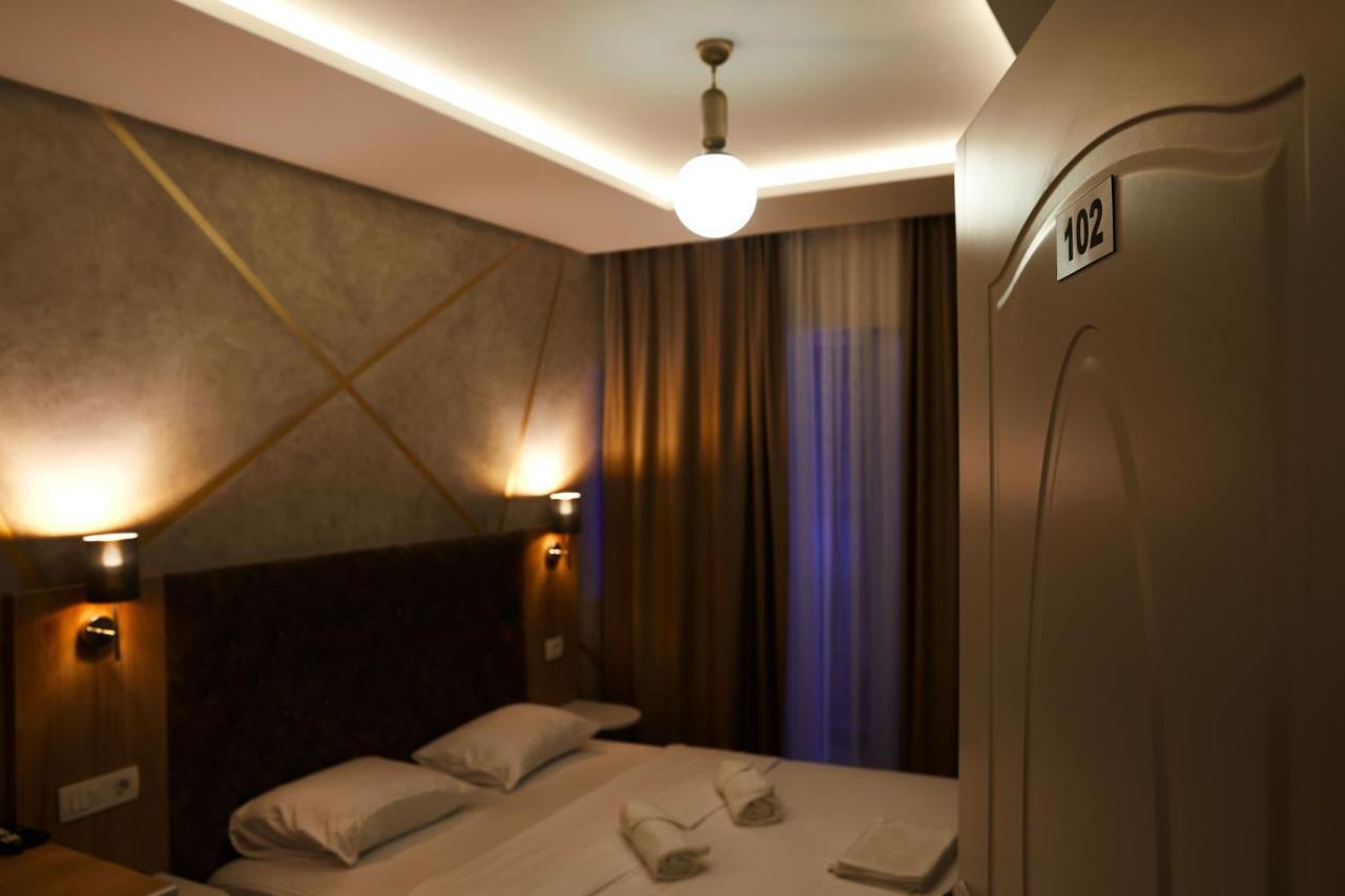 Amico Hotel Pristina Exteriör bild