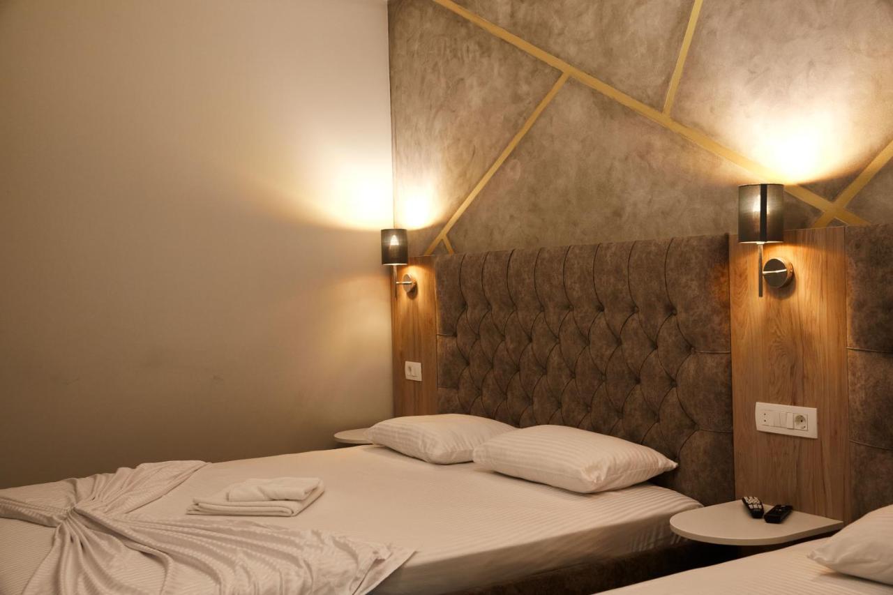 Amico Hotel Pristina Exteriör bild