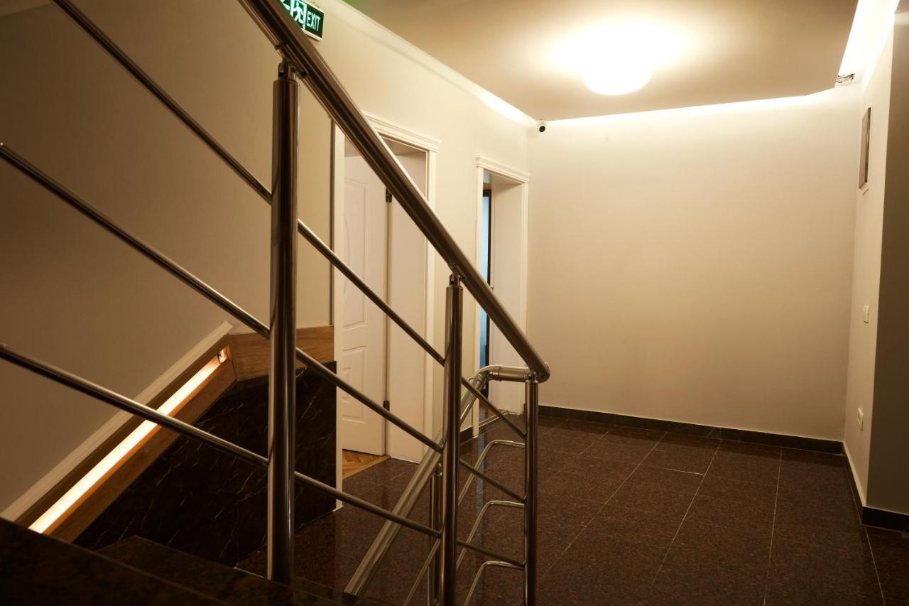 Amico Hotel Pristina Exteriör bild