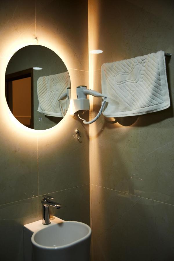 Amico Hotel Pristina Exteriör bild